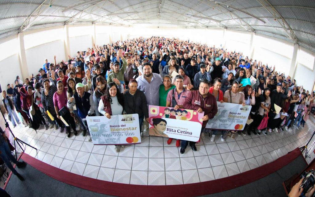 •⁠ ⁠Acuden beneficiarias y beneficiarios de los 40 barrios de Chimalpa de este programa federal en apoyo de la economía familiar de las y los estudiantes de nivel básico.